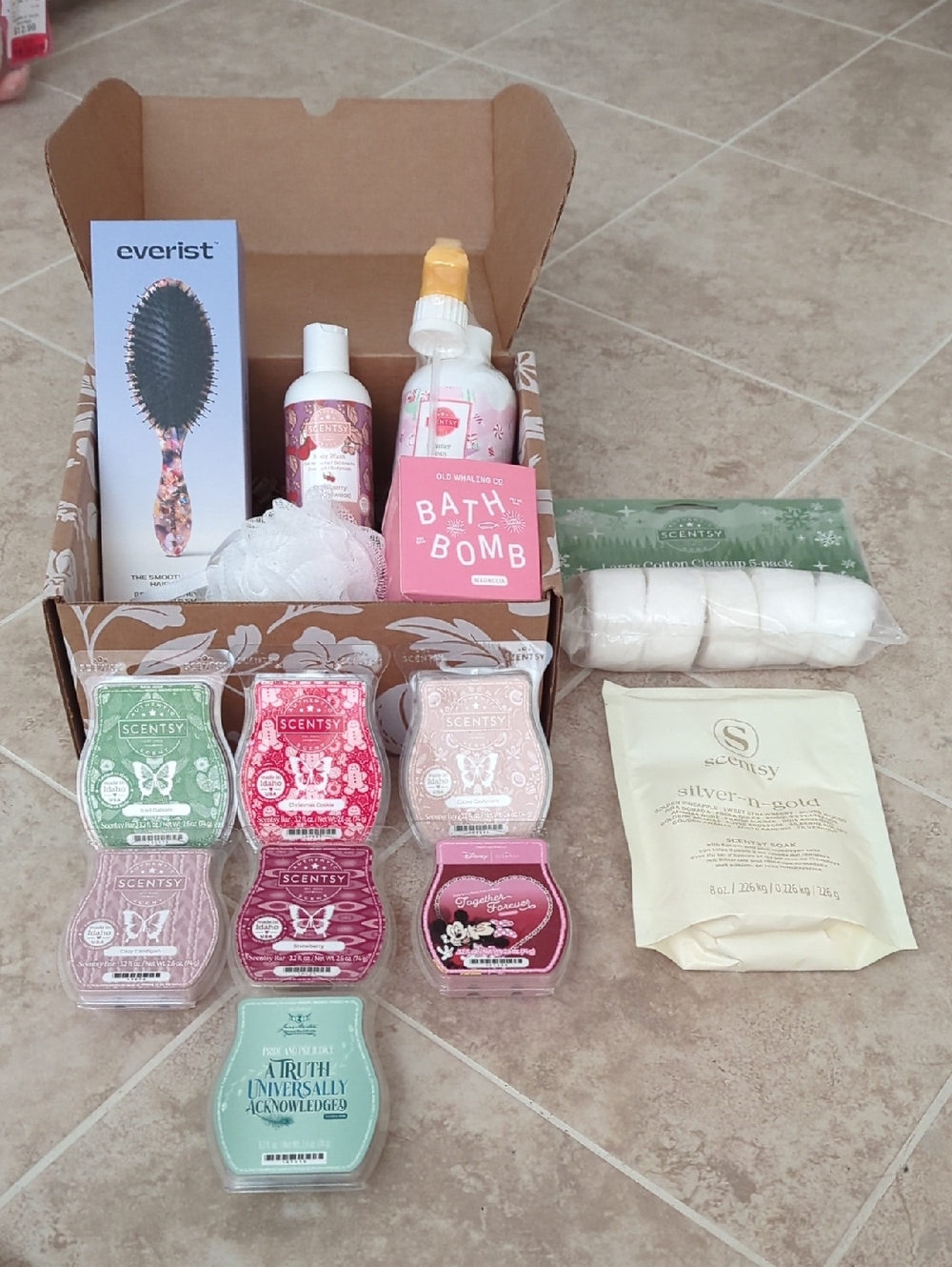 Scentsy 11 Item Lot With Other Spa Items